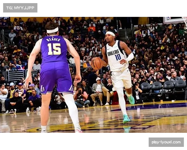 威廉姆斯15分1篮板7助攻 独行侠控卫串联全队进攻 威廉姆斯15分1篮板7助攻 独行侠控卫串联全队进攻